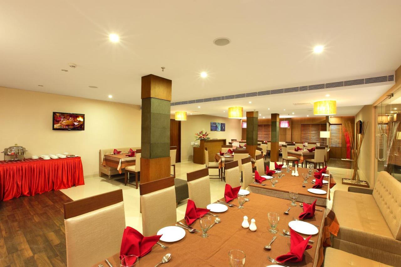 Hotel Park Residency Adoor Adur Zewnętrze zdjęcie
