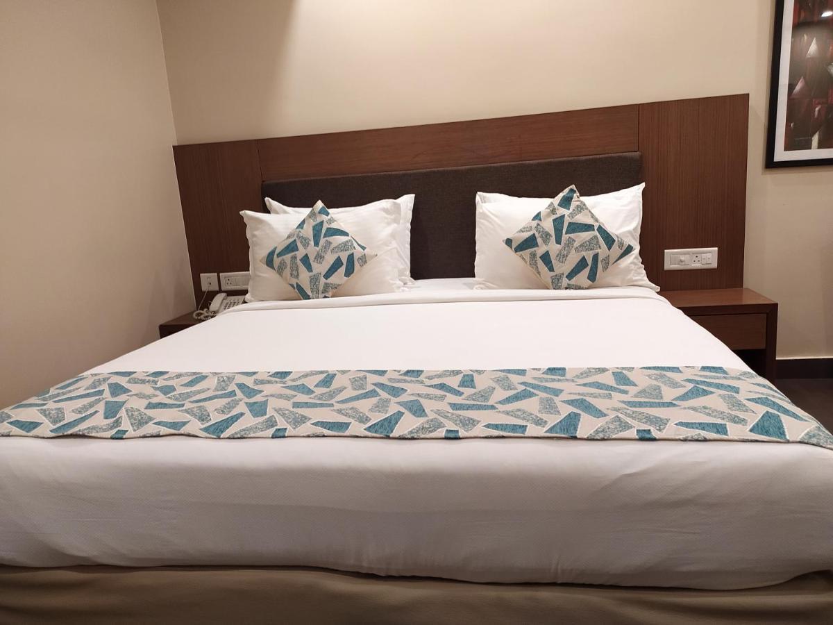Hotel Park Residency Adoor Adur Zewnętrze zdjęcie