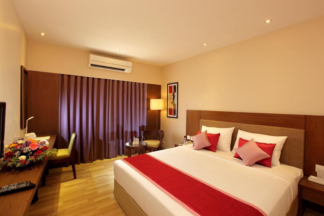 Hotel Park Residency Adoor Adur Zewnętrze zdjęcie