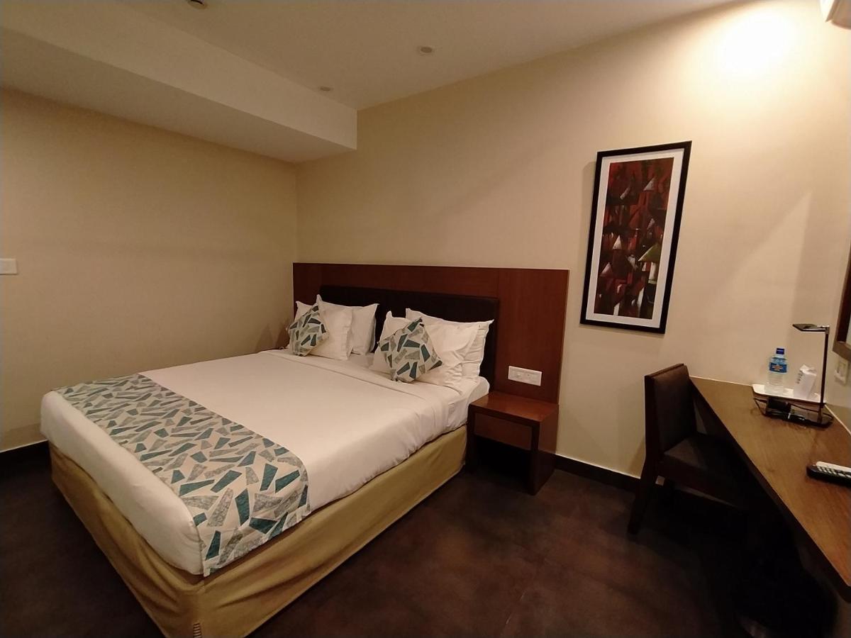 Hotel Park Residency Adoor Adur Zewnętrze zdjęcie