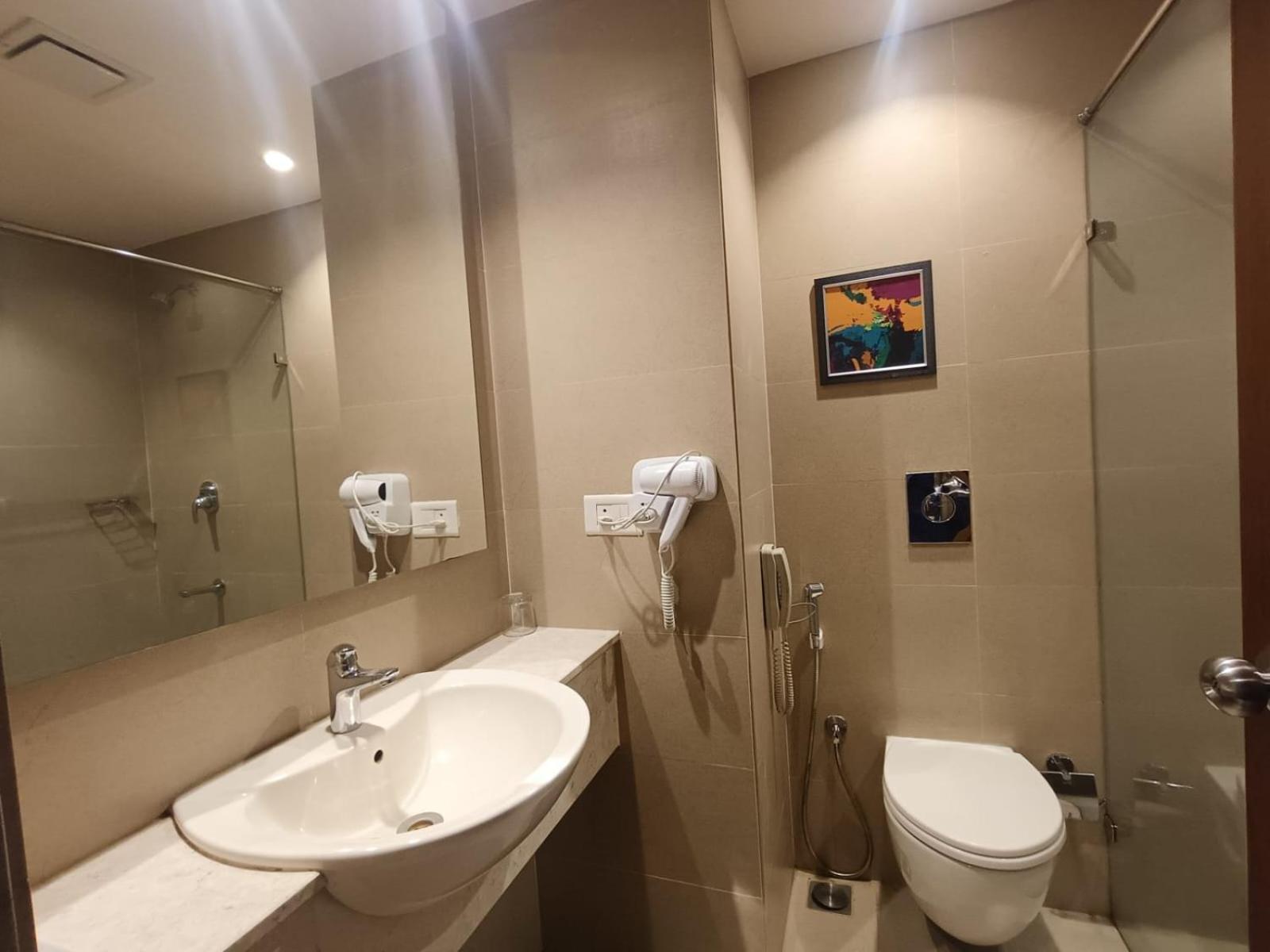 Hotel Park Residency Adoor Adur Zewnętrze zdjęcie