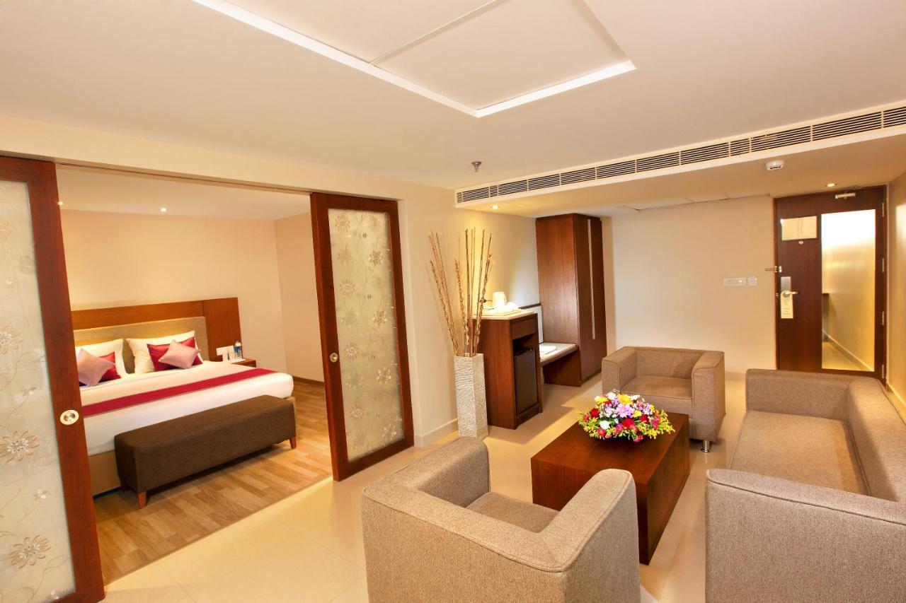 Hotel Park Residency Adoor Adur Zewnętrze zdjęcie