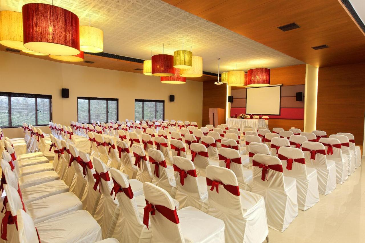 Hotel Park Residency Adoor Adur Zewnętrze zdjęcie